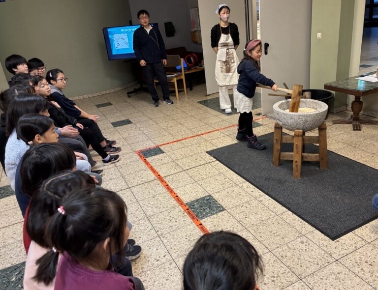 日本の伝統行事『もちつき大会』を実施